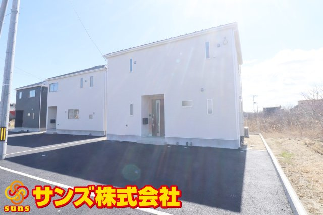 二本松市油井字無地ノ内　　　１０号棟　　　油井小学校、安達中学区の外観|北西側から見た駐車場を含む外観