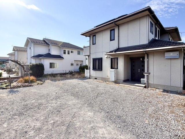 【中古戸建】前橋市下新田町の外観|■外観｜閑静な住宅街で始める新しい暮らし♪開放的な毎日をあなたへ(^^♪