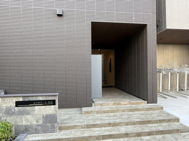 エスポワールＮＨのエントランス