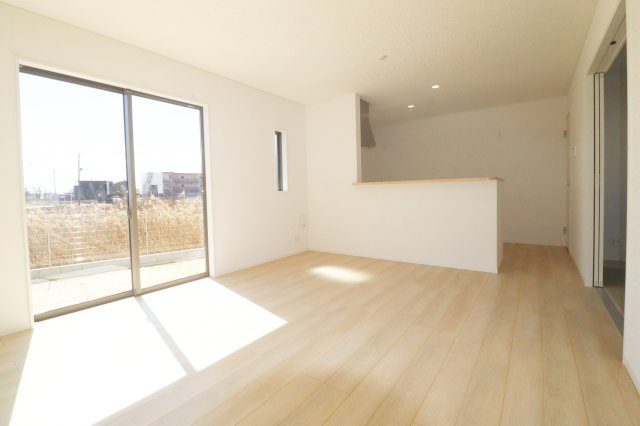 二本松市油井字無地ノ内　　　１１号棟　　　油井小学校、安達中学区の外観|北側前面道路