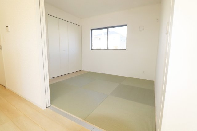 二本松市油井字無地ノ内　　　１１号棟　　　油井小学校、安達中学区の和室