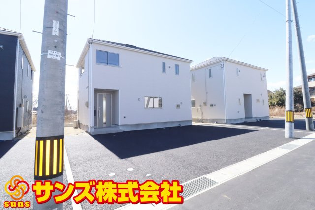 二本松市油井字無地ノ内　　　１１号棟　　　油井小学校、安達中学区の外観|北東側から見た駐車場を含む外観