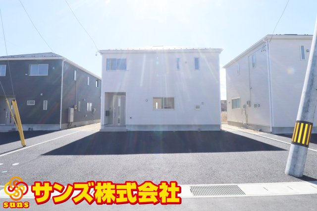 二本松市油井字無地ノ内　　　１１号棟　　　油井小学校、安達中学区の外観|北側から見た駐車場を含む外観