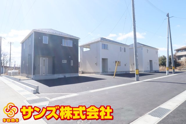 二本松市油井字無地ノ内　　　１１号棟　　　油井小学校、安達中学区の外観|北西側から見た駐車場を含む外観