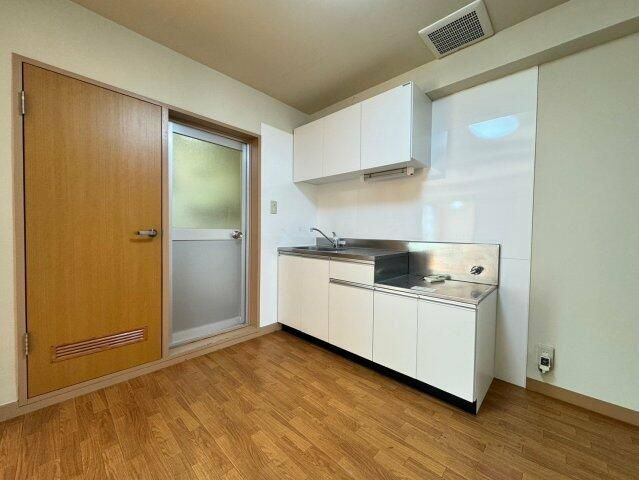 吉見ビルの居間・リビング