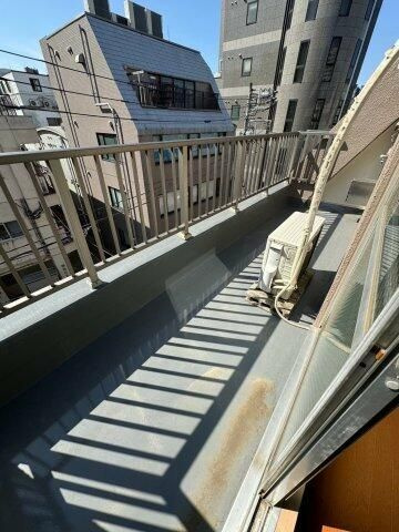 吉見ビルのバルコニー