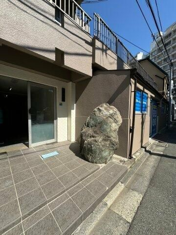 吉見ビルのエントランス