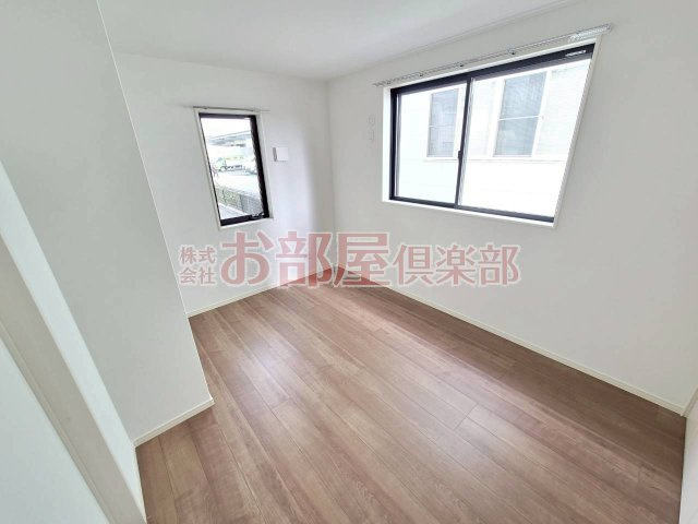 Leaf津福駅南の洋室|使い勝手のいい洋室です