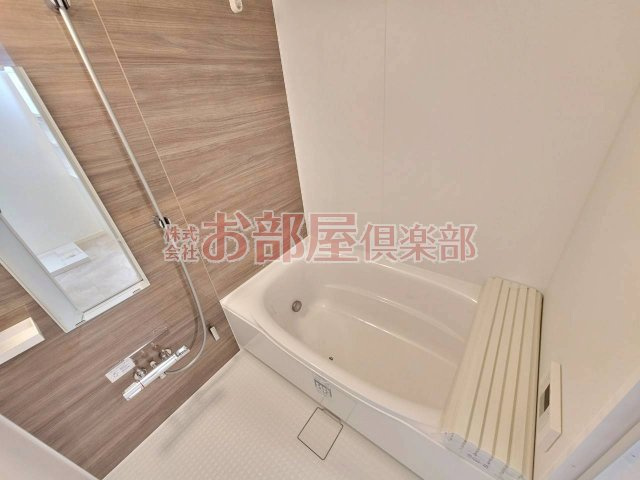 Leaf津福駅南の浴室|お風呂です