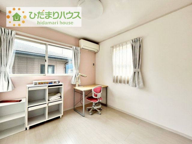 【洋室】 | つくばみらい市紫峰ヶ丘4丁目　中古戸建 | 机にベットを置けば子供部屋の完成です！