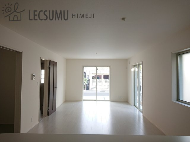 姫路市広畑区才/全新築戸建の居間・リビング|同社施工例
