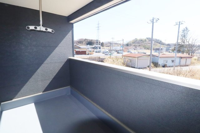 二本松市油井字無地ノ内　　　１２号棟　　　油井小学校、安達中学区のバルコニー