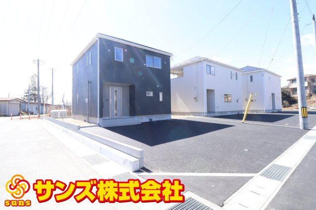 二本松市油井字無地ノ内　　　１２号棟　　　油井小学校、安達中学区の外観|北東側から見た駐車場を含む外観