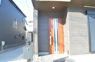 【玄関】 | さいたま市北区吉野町２丁目・新築（全５棟） | 【E号棟】我が家の顔「玄関」。清潔感ある玄関が大切なお客様やご家族を迎えてくれます。