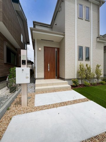 三郷市　戸ケ崎5丁目　新築戸建　全9棟の玄関|施工例です