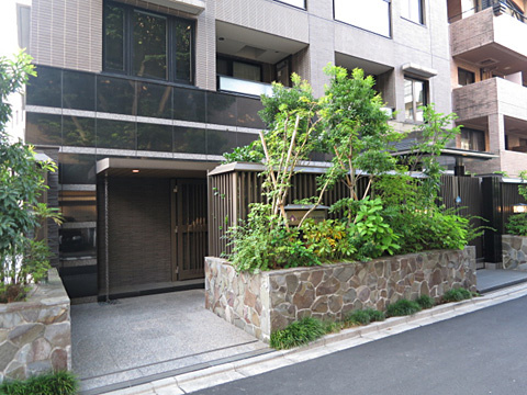 ＣＯＮＯＥ赤坂丹後町のエントランス|ＣＯＮＯＥ赤坂丹後町