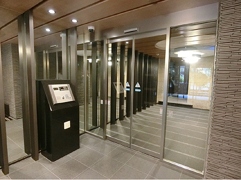 ＣＯＮＯＥ赤坂丹後町のエントランス|ＣＯＮＯＥ赤坂丹後町