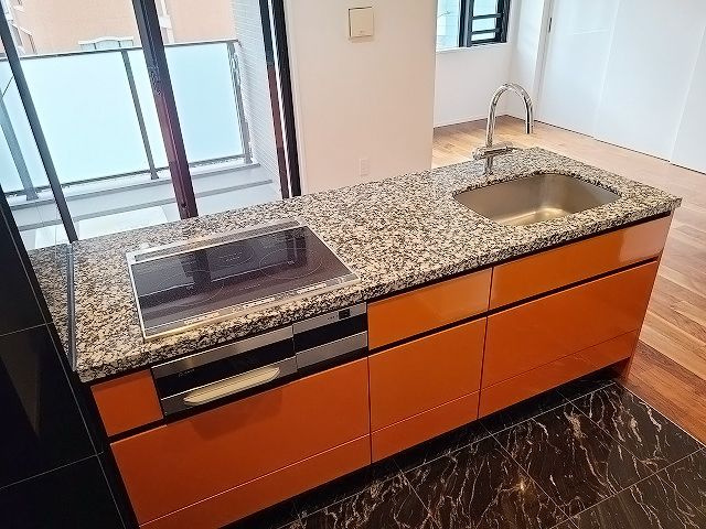 ＣＯＮＯＥ赤坂丹後町のキッチン|ＣＯＮＯＥ赤坂丹後町