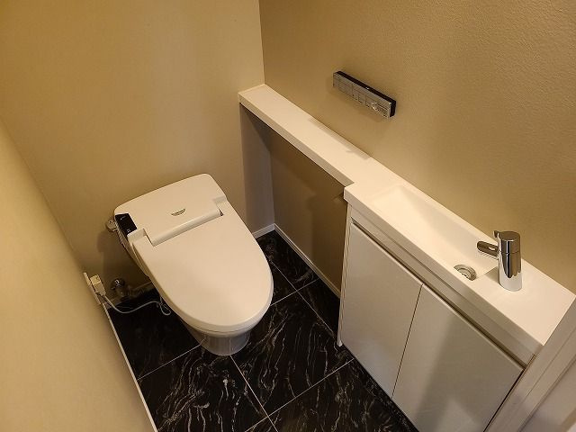 ＣＯＮＯＥ赤坂丹後町のトイレ|ＣＯＮＯＥ赤坂丹後町