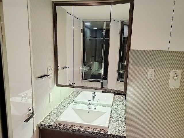 ＣＯＮＯＥ赤坂丹後町の独立洗面台|ＣＯＮＯＥ赤坂丹後町