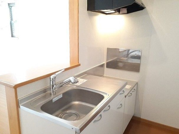 シュティル　ブリーゼのキッチン|コンパクトなキッチンで掃除もラクラク