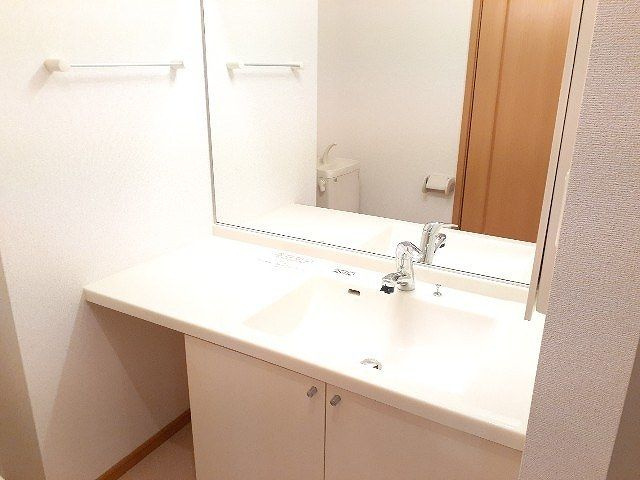 シュティル　ブリーゼの洗面所|脱衣スペースもあります