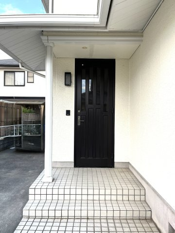 【エントランス】 | 仲介手数料無料！厚南小学校に通えるリフォーム済み中古住宅　宇部市大字際波西際波台３丁目 | エントランス