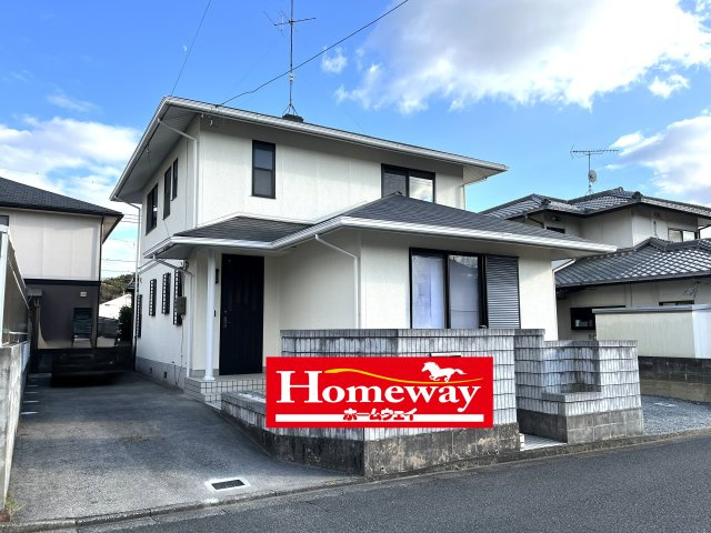 【外観】 | 仲介手数料無料！厚南小学校に通えるリフォーム済み中古住宅　宇部市大字際波西際波台３丁目 | かわいいお家になって誕生しました