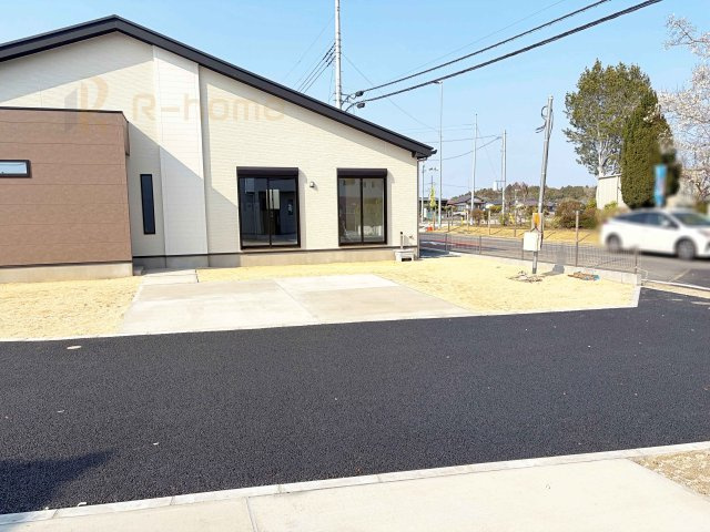 水戸市元吉田町14期　新築戸建て　2号棟の駐車場|カースペースは2台お停めいただけます♪