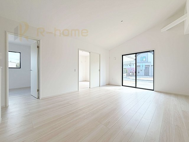 水戸市元吉田町14期　新築戸建て　2号棟の居間・リビング|広々としたLDK♪充分な広さがあり、ご家族でインテリアのレイアウトを考えるのも楽しみですね！