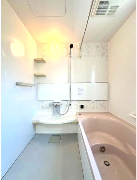 長久手市東浦戸建の浴室