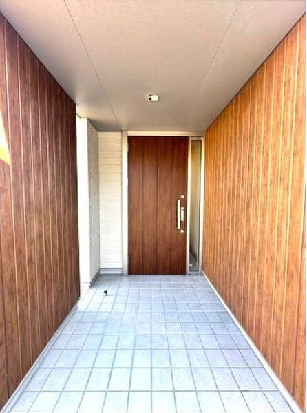 長久手市東浦戸建の玄関