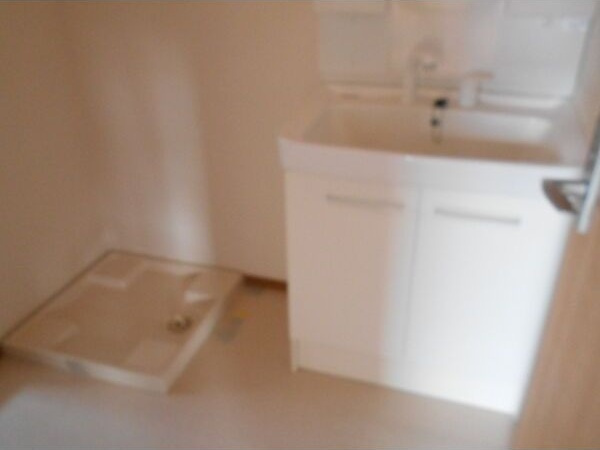 グリーンヒル二本木 B棟の独立洗面台