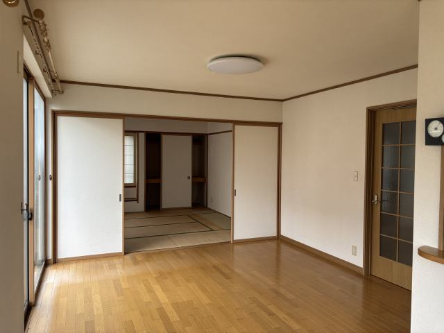 滝沢市湯舟沢222-263の居間・リビング