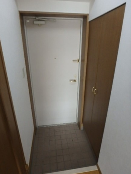 アビオン中野坂上A棟の玄関