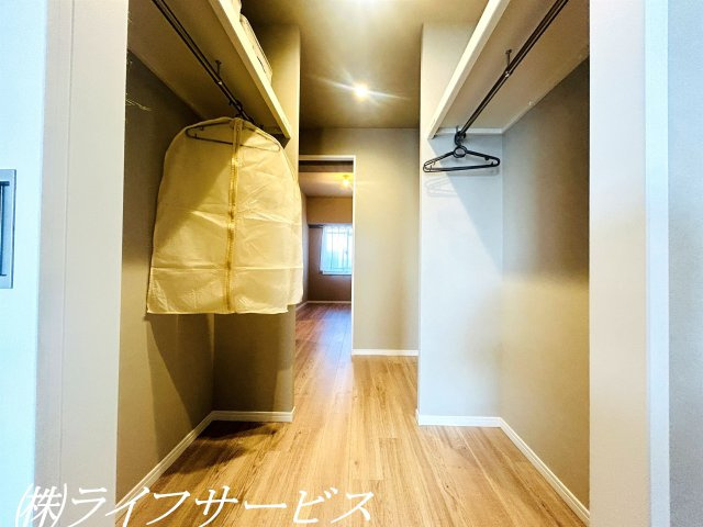 【収納】 | ファミール北大阪パークサイド | ウォークスルークローゼット／それぞれ洋室に通り抜けられるウォークスルータイプ！