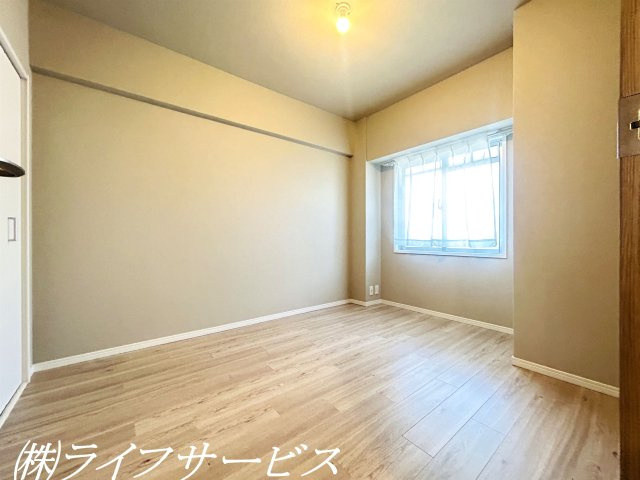 【洋室】 | ファミール北大阪パークサイド | 洋室５.４帖／クローゼットあり！エアコン先行配管済！