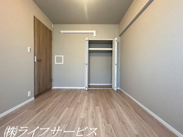 【洋室】 | ファミール北大阪パークサイド | 洋室５.４帖／クローゼットあり！エアコン先行配管済！