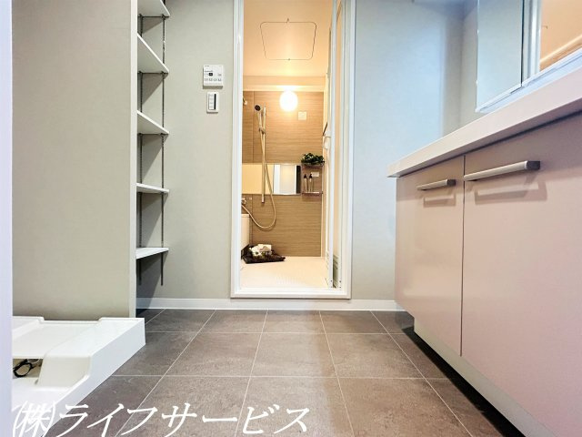 【洗面所】 | ファミール北大阪パークサイド | 洗面室／洗面化粧台新調・可動棚新設！