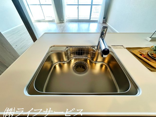 【キッチン】 | ファミール北大阪パークサイド | キッチンシンク／浄水器付水栓搭載