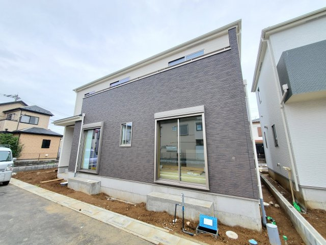 三郷市　鷹野4丁目　新築戸建　全9棟の前面道路含む現地写真|前面道路含む現地写真です