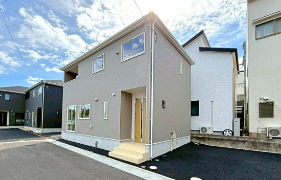 【外観】 | ☆大阪府羽曳野市誉田5丁目新築 | 雨で汚れを落とし、耐久性・耐候性に優れた外壁を使用しています。