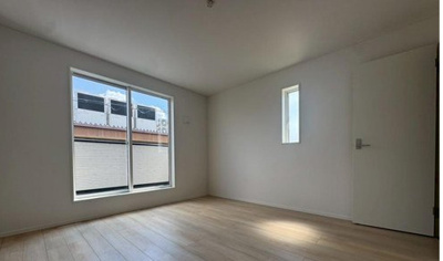 【洋室】 | ☆大阪府羽曳野市誉田5丁目新築 | 木目の美しさを際立たせるシンプルデザインの建具を使用しています。