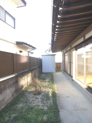 【庭】 | 楡木町戸建貸家 | 広々とした庭があります。