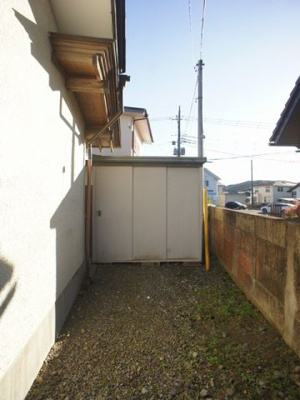 【設備】 | 楡木町戸建貸家 | 外物置があります。