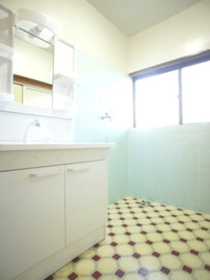 【洗面所】 | 楡木町戸建貸家 | 新品の洗髪洗面化粧台が付きます♪