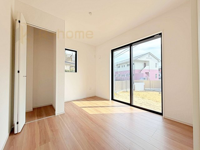 水戸市元吉田町14期　新築戸建て　3号棟の洋室|1階洋室はゲストルーム、キッズスペースとしても利用可能♪
開放してリビングと繋げればゆとりの大空間！