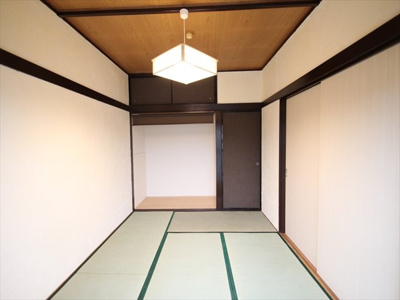 【寝室】 | クリスタルハイツ | ※同建物ほかのお部屋の写真です。