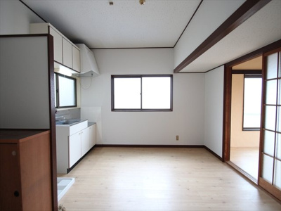 【居間・リビング】 | クリスタルハイツ | ※同建物ほかのお部屋の写真です。