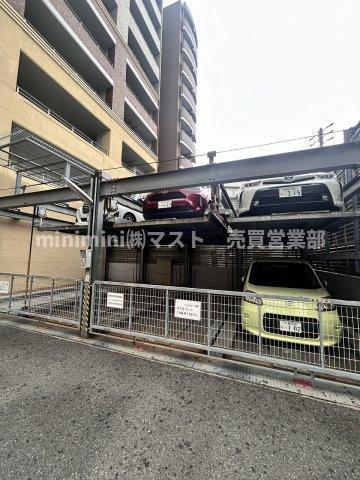 エスリード阿波座の駐車場